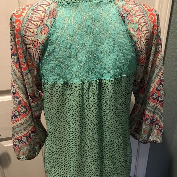 Fig & Flower Multi-color blouse - Picture 3 of 9